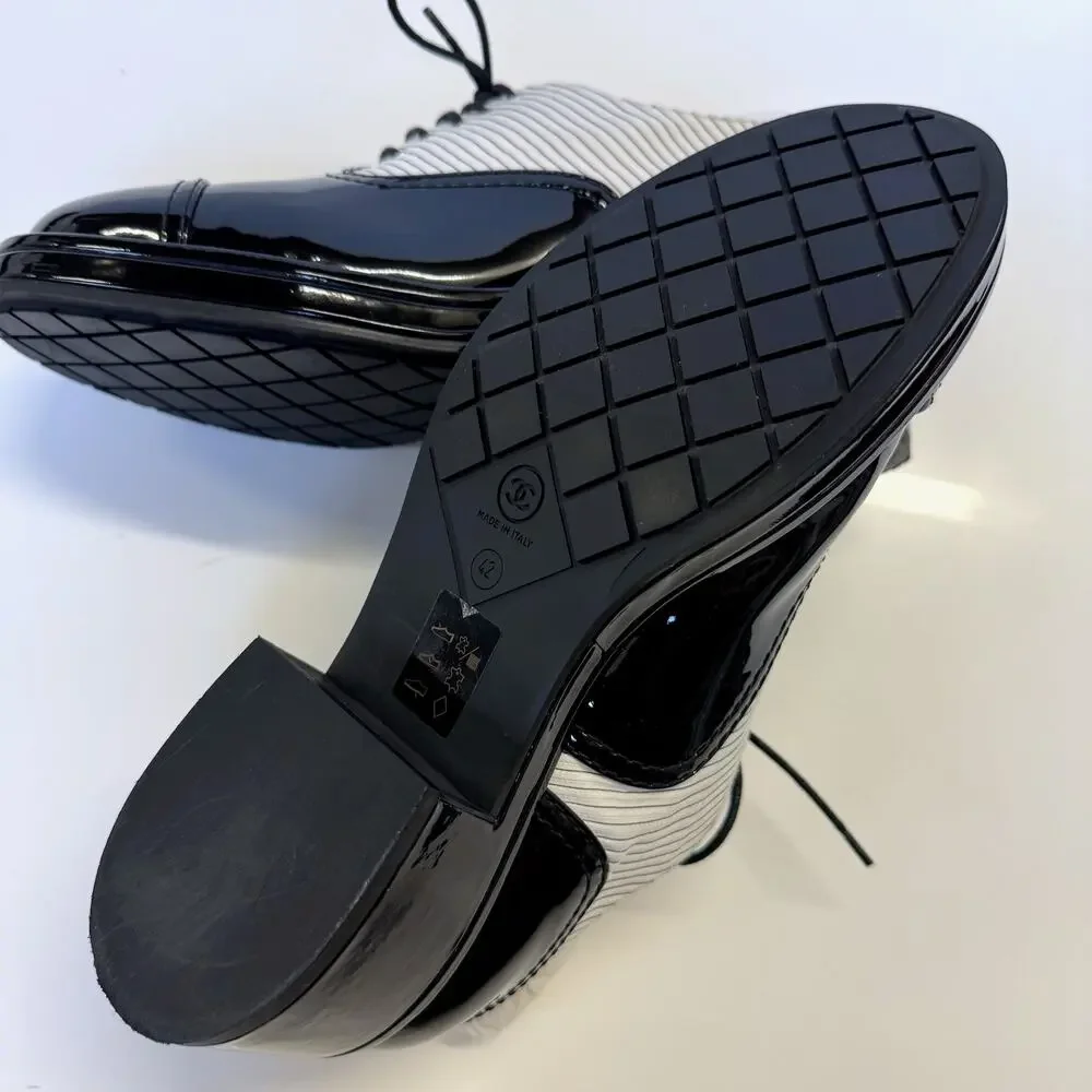 🪄100% Auth CHANEL Chunky Black Patent Pinstripe Lace Up Oxford Shoes sz 42 12 - Picture 11 of 14